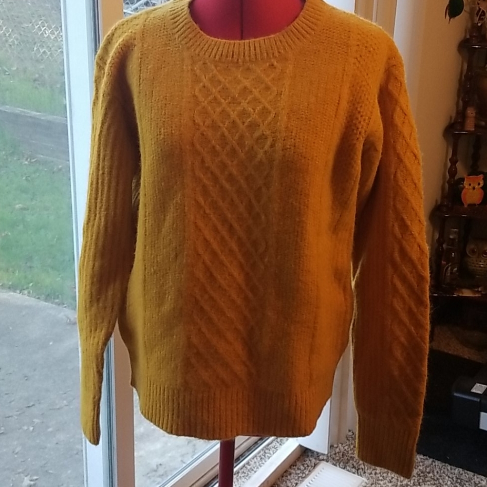 NWOT UNIQLO Sweater